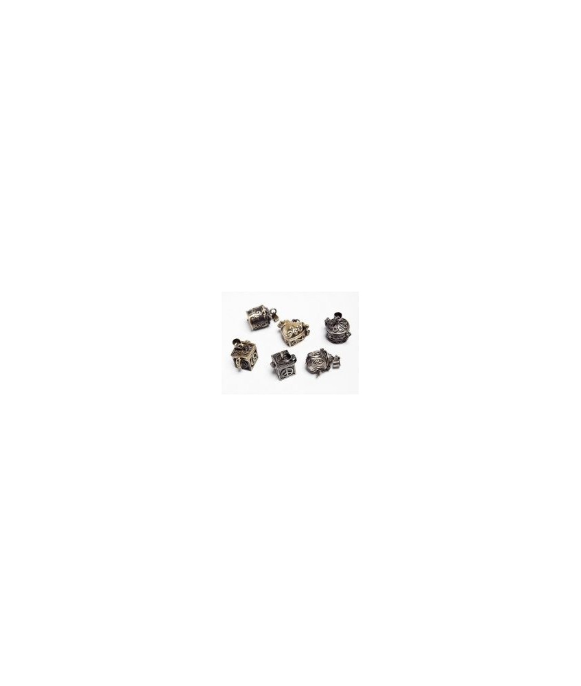 Portadeseos 
Set de 6 cofres de diferentes formas metálicas.
Tamaño 10mm.