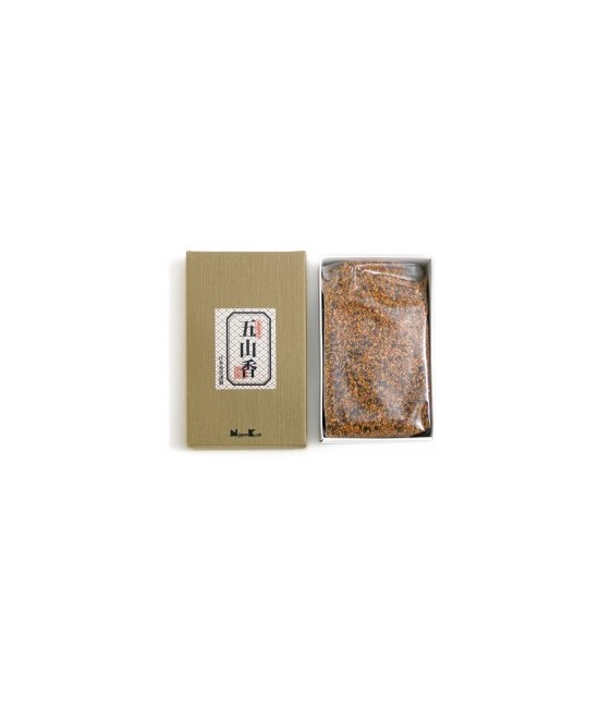 Cantidad: 125 gr
Made in : Japan
Fragancia : Sándalo, aloe y borneo
Trocitos de maderas aromáticas para quemar sobre carbone